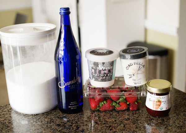 https://image.sistacafe.com/images/uploads/content_image/image/267879/1482127020-strawberry-floats.jpg