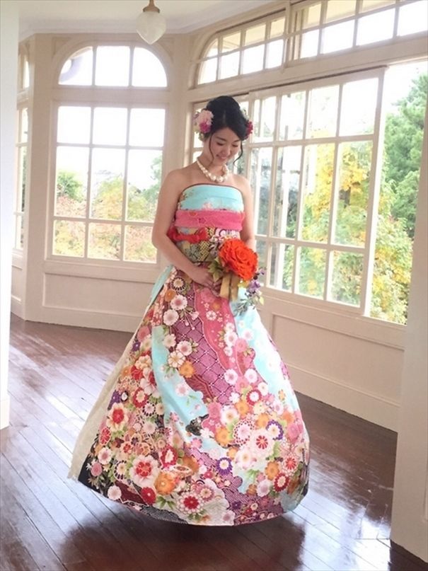 https://image.sistacafe.com/images/uploads/content_image/image/270070/1482384017-furisode-kimono-wedding-dress-japan-45-585a395a90cbf__605.jpg