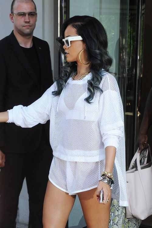 สปอร์ตบรา สีขาว Rihanna