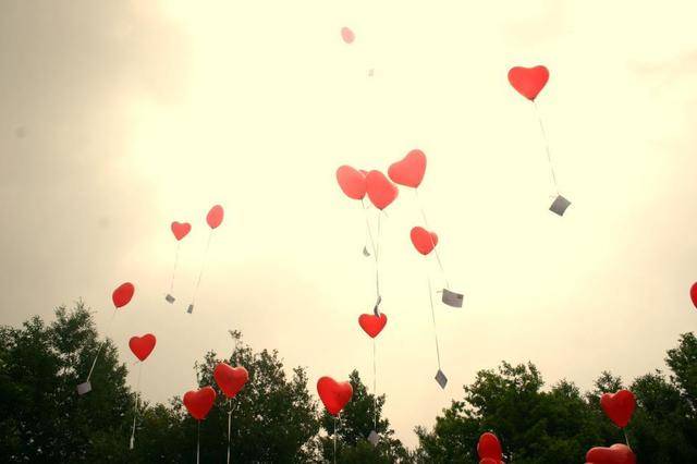 1439808756 love letter ballons