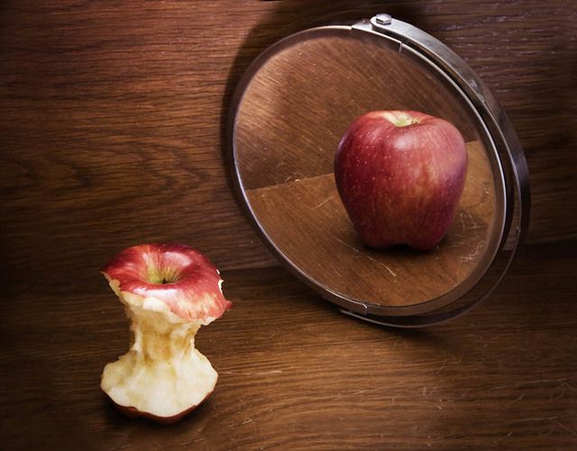 https://image.sistacafe.com/images/uploads/content_image/image/276721/1483583691-apple-core-in-mirror-anorexia-body-image-issues.jpg
