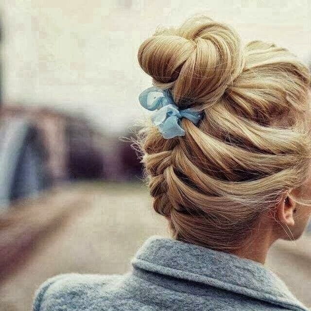 https://image.sistacafe.com/images/uploads/content_image/image/279815/1483984250-Braided-Bun-with-a-Blue-Ribbon.jpg