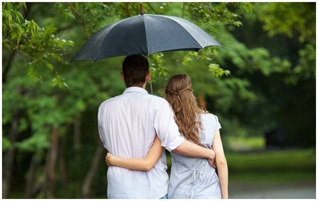 https://image.sistacafe.com/images/uploads/content_image/image/28017/1439956781-Romantic-Rainy-Day-Couples-lovesove.jpg