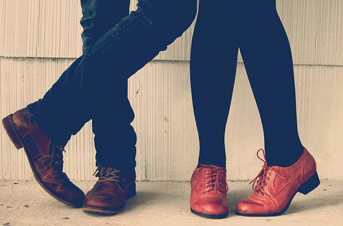 https://image.sistacafe.com/images/uploads/content_image/image/28041/1439959852-couple-fashion-legs-shoes-skinny-jeans-vintage-Favim.com-89436.jpg