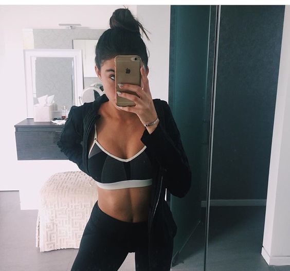 สปอร์ตบรา สำหรับคนอกใหญ่ : สปอร์ตบราสวยๆ สไตล์ kylie Jenner