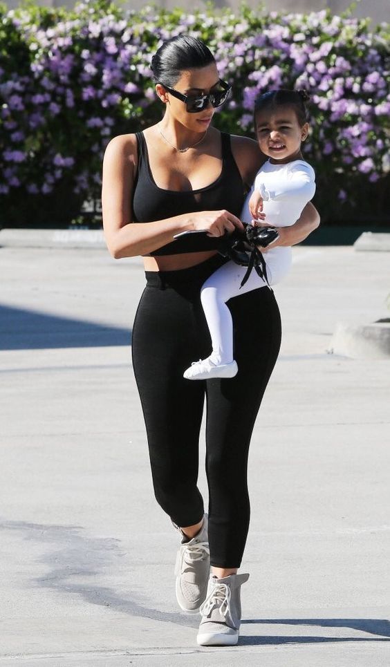 สปอร์ตบรา สำหรับคนอกใหญ่ : สไตล์ kim kardashian