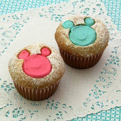 https://image.sistacafe.com/images/uploads/content_image/image/28121/1439964859-Mickey-and-Minnie-Stencil-Cupcakes-sized.jpg