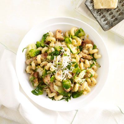 1484547029 54fe24e5895c7 pasta chicken brussels sprouts recipe ghk1012 xln