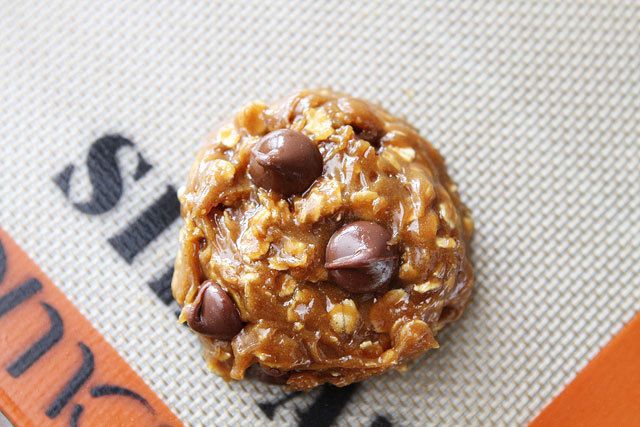 https://image.sistacafe.com/images/uploads/content_image/image/284471/1484802067-Tasty-Kitchen-Blog-Flourless-Peanut-Butter-Oatmeal-Chocolate-Chip-Cookies-11.jpg