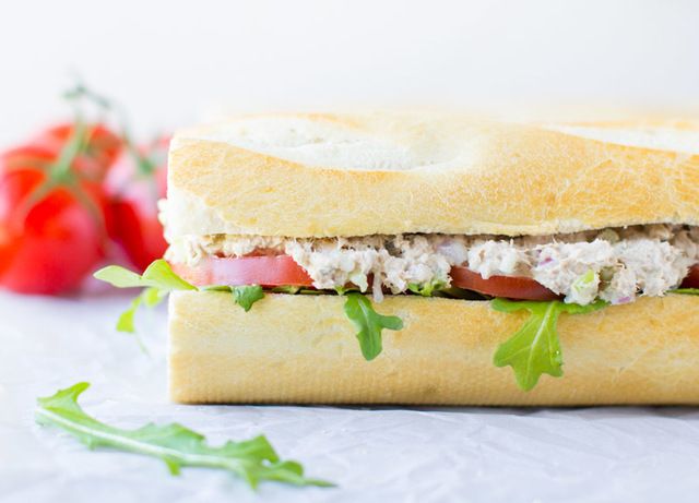 https://image.sistacafe.com/images/uploads/content_image/image/284499/1484803187-Classic-Tuna-Salad-Sandwich-Culinary-Hill-2.jpg