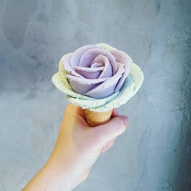 https://image.sistacafe.com/images/uploads/content_image/image/285920/1484981243-gelato-flowers-ice-cream-icreamy-17-588214f37cd3a__700.jpg