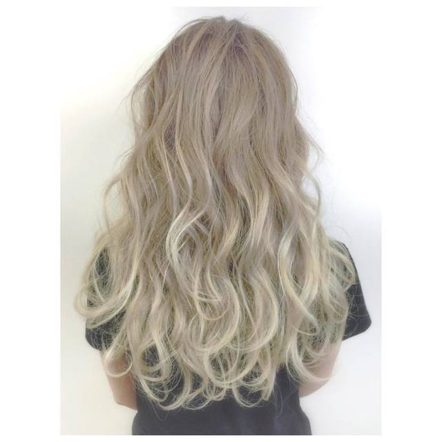 1485182456 beige balayage hair color
