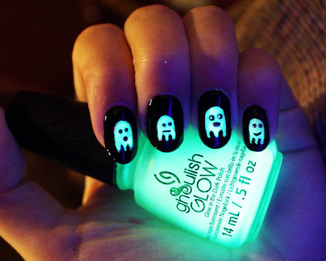 https://image.sistacafe.com/images/uploads/content_image/image/28870/1440391961-american-apparel-glow-in-the-dark-nail-polish-680x545.jpg