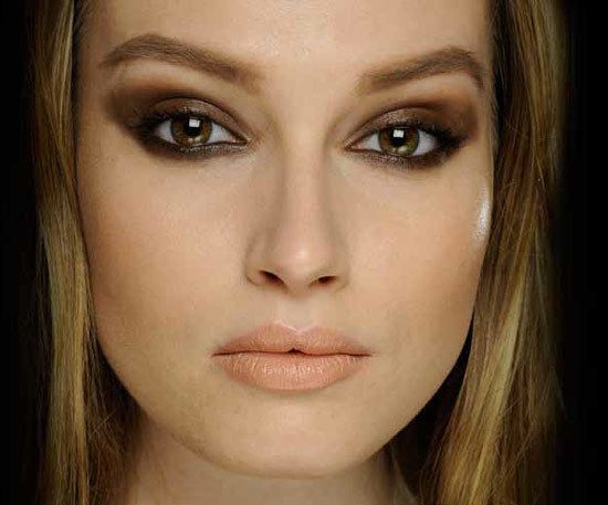 https://image.sistacafe.com/images/uploads/content_image/image/289874/1485452452-blumarine-fall-2012-runway-makeup.jpg