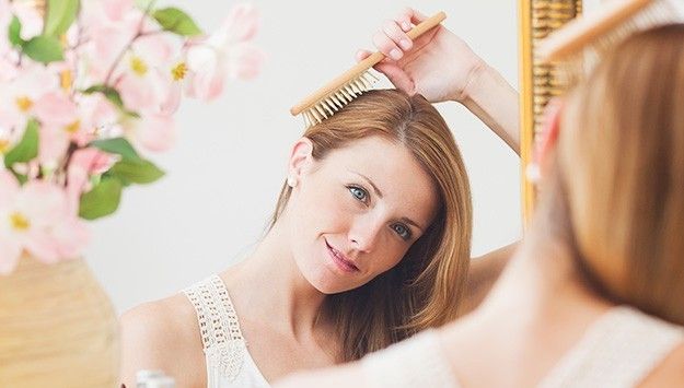 https://image.sistacafe.com/images/uploads/content_image/image/294179/1486103164-woman-brushing-hair-625km101013.jpg