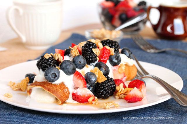 https://image.sistacafe.com/images/uploads/content_image/image/294279/1486099608-4-Yogurt-berry-pancake-rolls.jpg