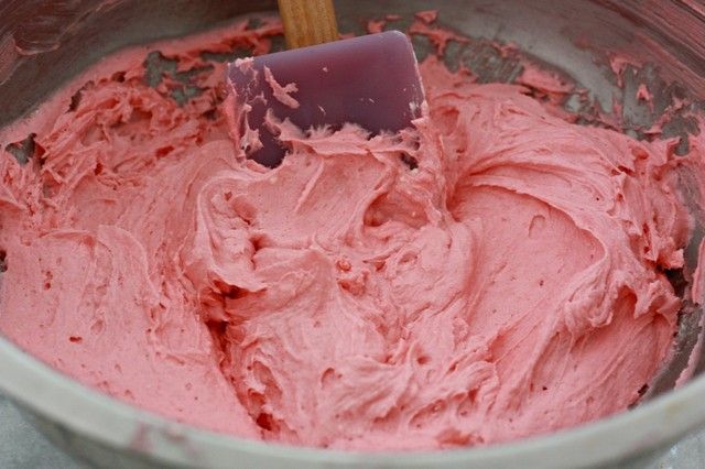 1486308364 make your cheesecake mixture pink by adding a couple of drops of food coloring 1024x682