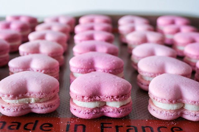 1486444303 gallery 1455044992 valentines heart macarons live for cake
