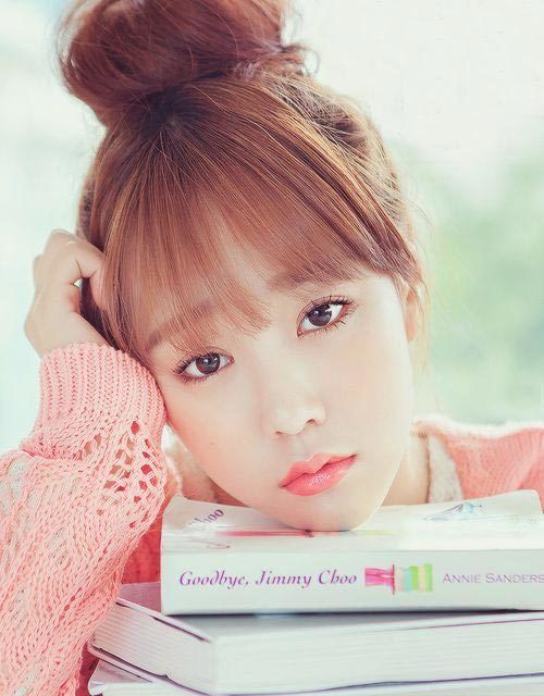 1486561986 cute korean bun hairstyle with bangs