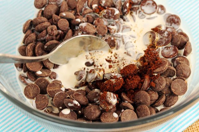 1486618527 8 mix chocolate and cream