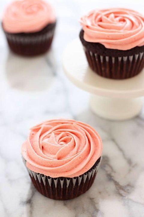 1486618753 gallery 1453753766 nutella stuffed chocolate raspberry cupcakes 04 handletheheat
