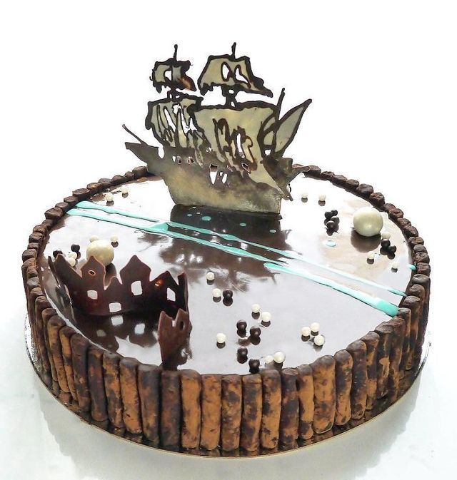 https://image.sistacafe.com/images/uploads/content_image/image/298293/1486700641-I-draw-and-create-my-own-chocolate-world-on-the-mirror-glaze-589992e2b7a10__700.jpg