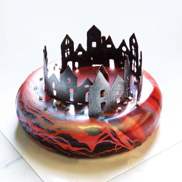 https://image.sistacafe.com/images/uploads/content_image/image/298305/1486700793-I-draw-and-create-my-own-chocolate-world-on-the-mirror-glaze-589993284b77f__700.jpg