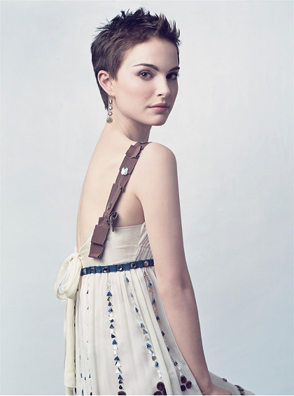 https://image.sistacafe.com/images/uploads/content_image/image/30020/1440503714-natalie-portman-and-alberta-ferretti-spring-2006-rtw-beaded-dress-gallery.png