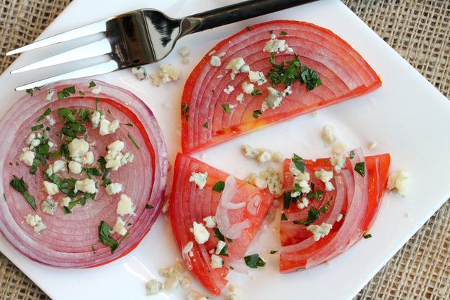 https://image.sistacafe.com/images/uploads/content_image/image/302885/1487402019-16-tomato-and-onion-salad.jpg