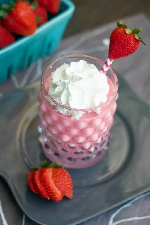 https://image.sistacafe.com/images/uploads/content_image/image/305707/1487738439-Strawberries-Cream-Frappuccino.jpg