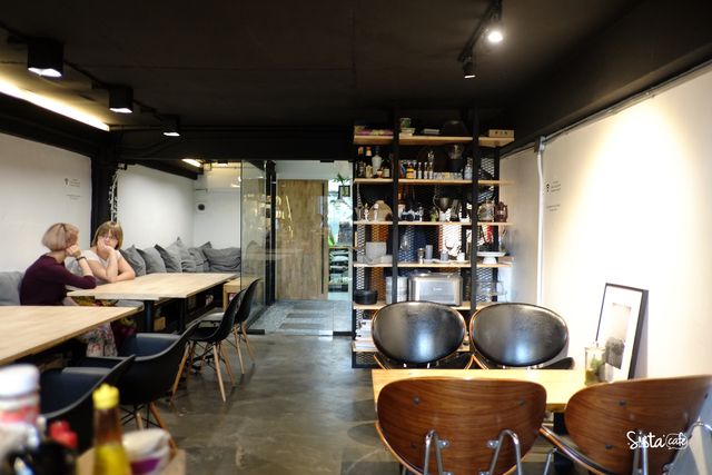 คาเฟ่ อโศก ตกแต่งสไตล์ลอฟท์
