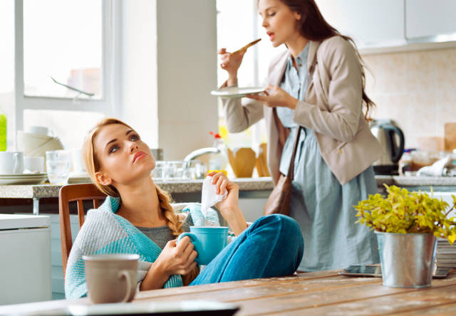 https://image.sistacafe.com/images/uploads/content_image/image/30786/1440987524-two-woman-eating-breakfast1.jpg