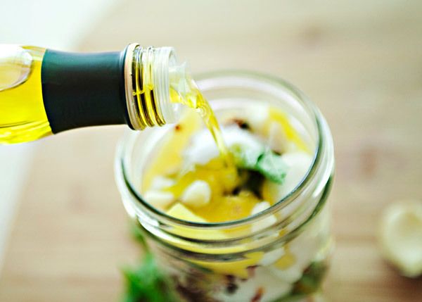 https://image.sistacafe.com/images/uploads/content_image/image/308142/1488092133-marinated-mozzarella_6web.jpg