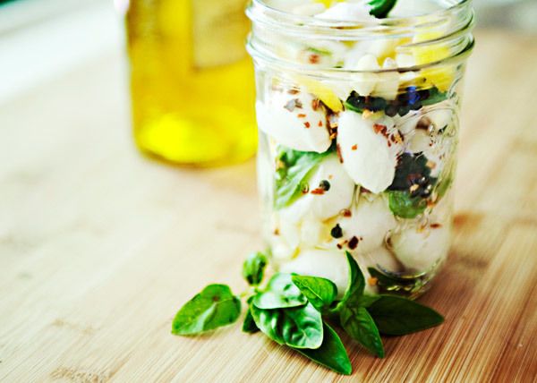 https://image.sistacafe.com/images/uploads/content_image/image/308144/1488092347-marinated-mozzarella_5web.jpg