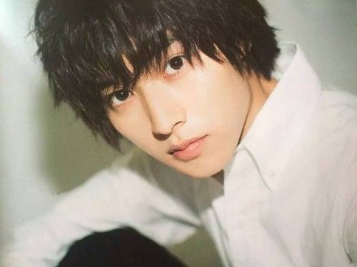 https://image.sistacafe.com/images/uploads/content_image/image/310044/1488297411-Can-Cam-22-08-2015-kento-yamazaki-E5-B1-B1-E5-B4-8E-E8-B3-A2-E4-BA-BA-38905884-500-375.jpg
