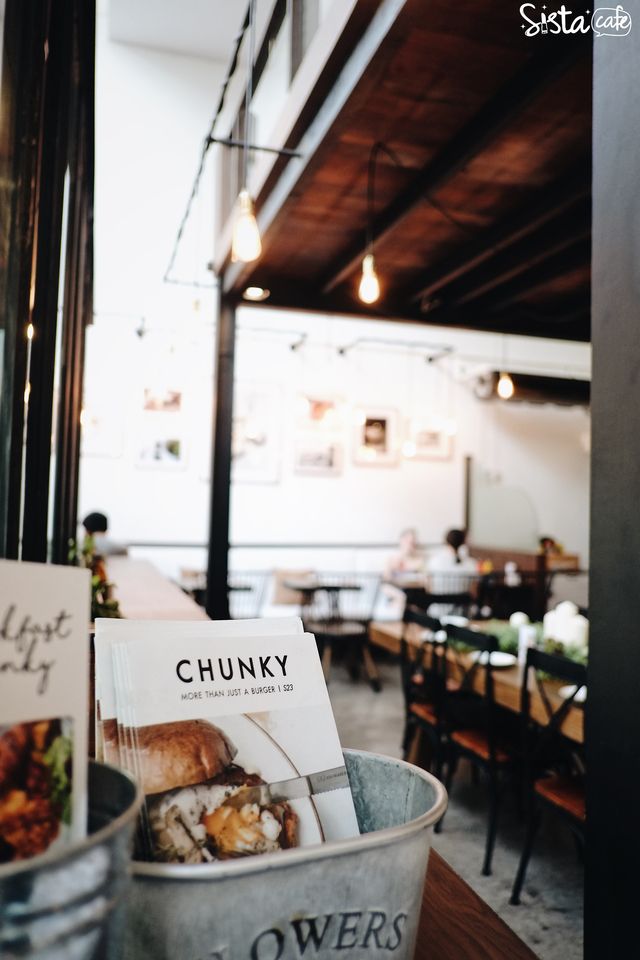 คาเฟ่ อโศก CHUNKY สไตล์การตกแต่งร้าน
