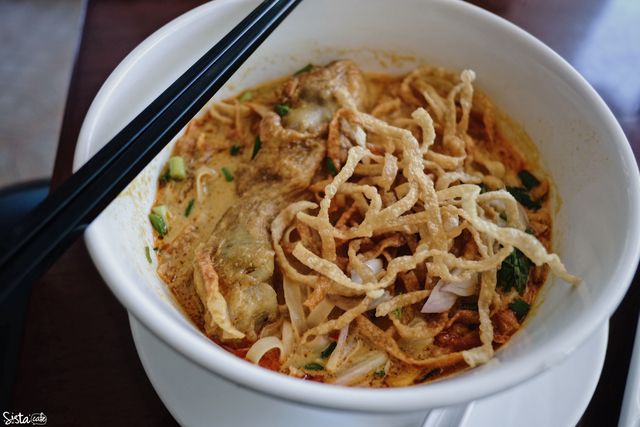 [ ภัค เบเกอรี่ คาเฟ่ย่านอโศก ] เมนูอาหารแนะนำ : ข้าวซอยไก่
