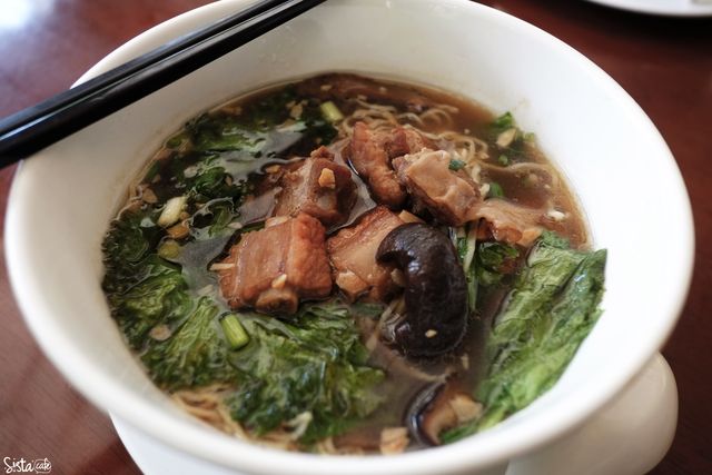 [ ภัค เบเกอรี่ คาเฟ่ย่านอโศก ] เมนูอาหารแนะนำ : บะหมี่ซี่โครงหมูอบ