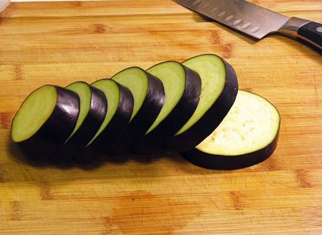 https://image.sistacafe.com/images/uploads/content_image/image/314909/1489126051-slice-eggplant.jpg