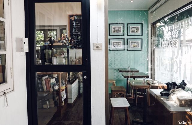 [ Warm Welcome Bakery & Cafe คาเฟ่ย่านพร้อมพงษ์ ] คาเฟ่น่ารัก