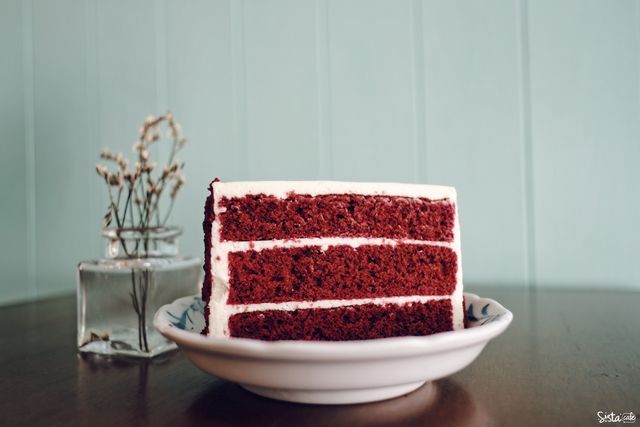 [ Warm Welcome Bakery & Cafe คาเฟ่ย่านพร้อมพงษ์ ]  Red Velvet Cake (95-.) 