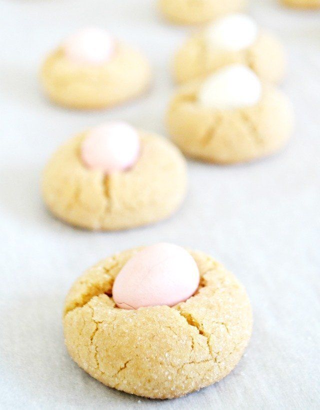 https://image.sistacafe.com/images/uploads/content_image/image/316301/1489385917-Cadbury-Egg-Cookies.jpg