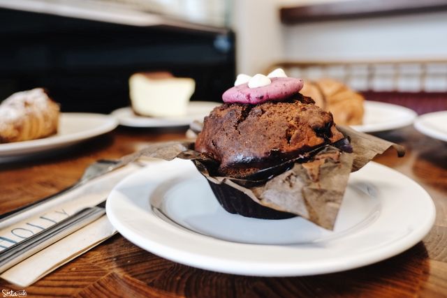 Holey Artisan Bakery คาเฟ่ย่านสุขุมวิท 31 Muffin
