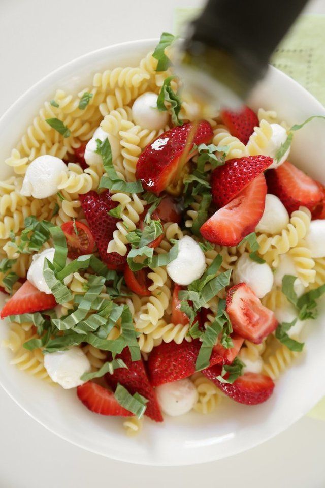 1489477363 strawberry caprese pasta salad