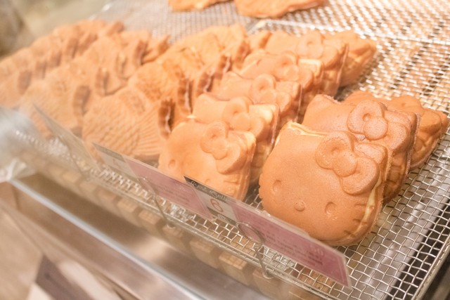 Hello kitty taiyaki (50 บาท) ของร้าน Wagashi Sanmuan
