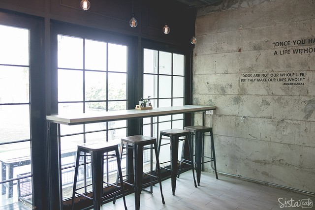 ร้านกาแฟในกรุงเทพ คาเฟ่ dog in town