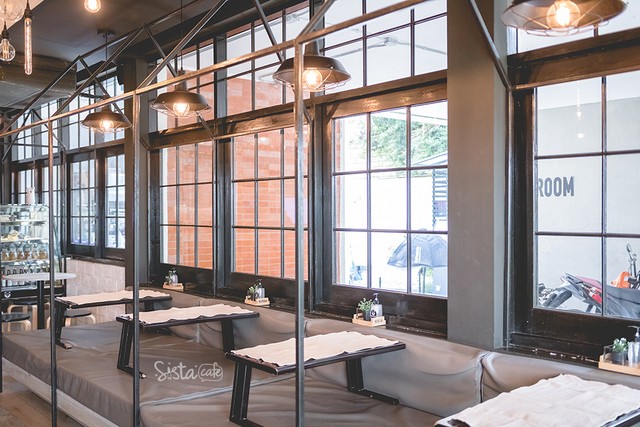 ร้านกาแฟในกรุงเทพ คาเฟ่ dog in town