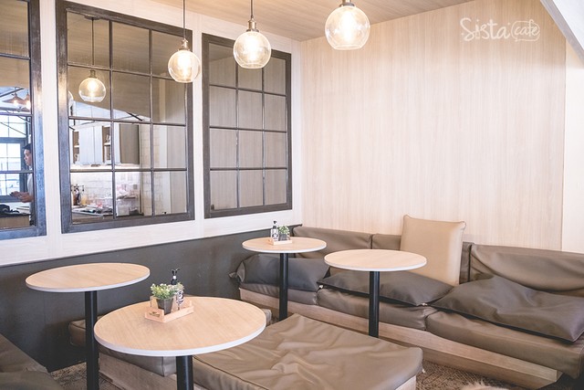 ร้านกาแฟในกรุงเทพ คาเฟ่ dog in town