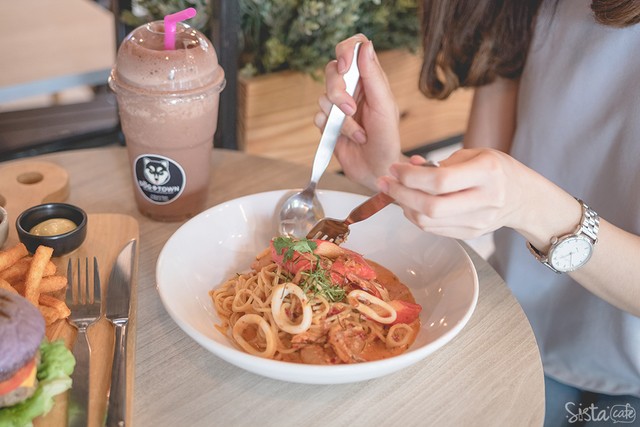 ร้านกาแฟในกรุงเทพ คาเฟ่ dog in town