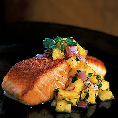 https://image.sistacafe.com/images/uploads/content_image/image/323002/1490249580-grill-salmon-pineapple-400x400.jpg